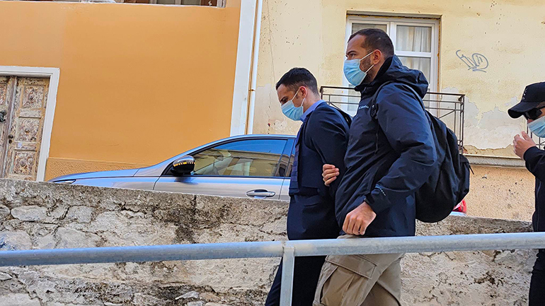 Σύρος: Ξεκινά η δίκη για τη δολοφονία της Γαρυφαλλιάς